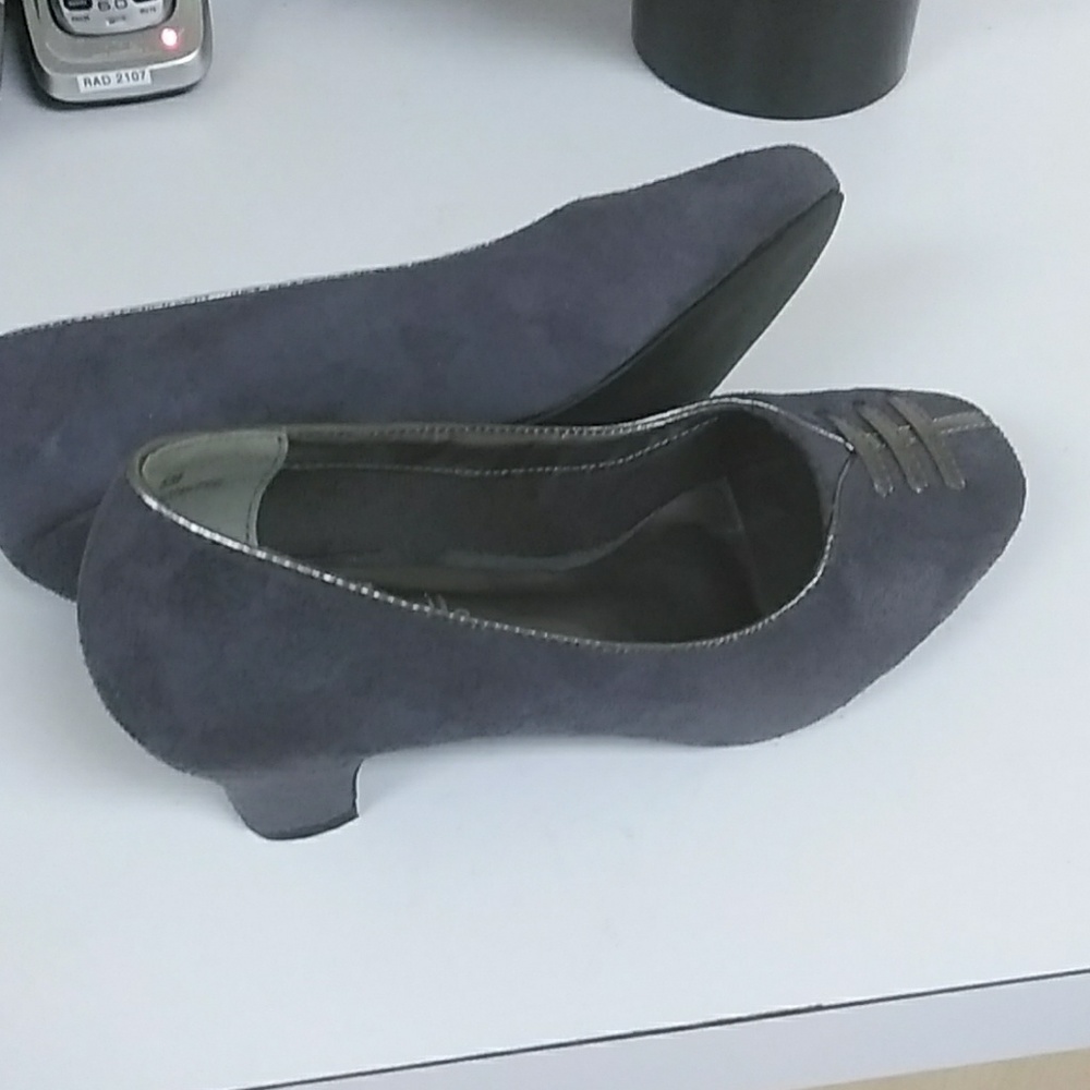 Shoes - Picture 3 of 7